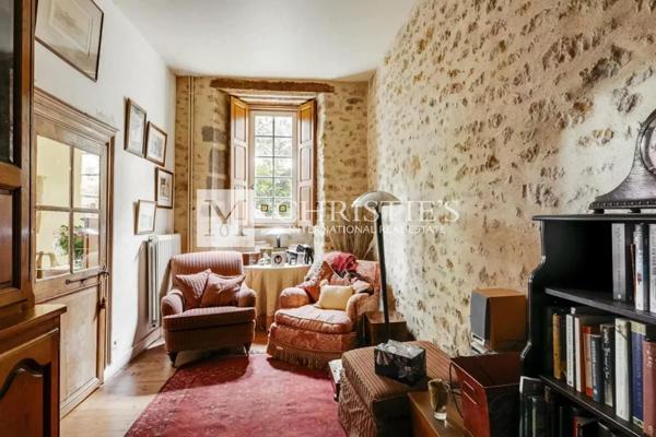 Ravissant prieuré dans un village paisible, a 1 heure de Saumur et Poitiers;