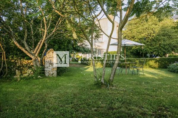 Ravissant prieuré dans un village paisible, a 1 heure de Saumur et Poitiers;