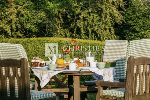 Ravissant prieuré dans un village paisible, a 1 heure de Saumur et Poitiers;