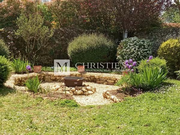 Ravissant prieuré dans un village paisible, a 1 heure de Saumur et Poitiers;