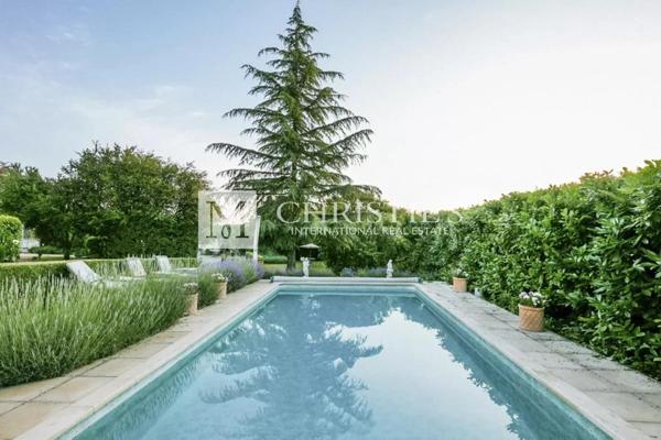 Ravissant prieuré dans un village paisible, a 1 heure de Saumur et Poitiers;