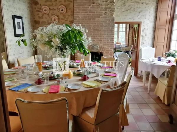 Ravissant prieuré dans un village paisible, a 1 heure de Saumur et Poitiers;