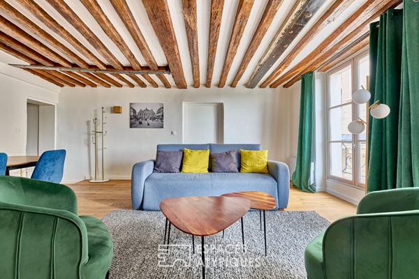 Appartement avec poutres apparentes et vue sur Saint-Eustache