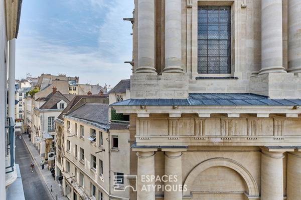 Appartement avec poutres apparentes et vue sur Saint-Eustache