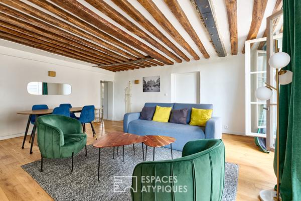 Appartement avec poutres apparentes et vue sur Saint-Eustache