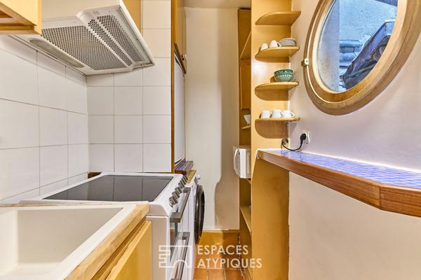 Appartement avec poutres apparentes et vue sur Saint-Eustache