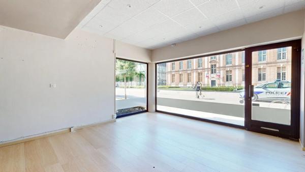 Location                                                      Local commercial
                        
                     2 pièces                      34 m2                     à Chartres