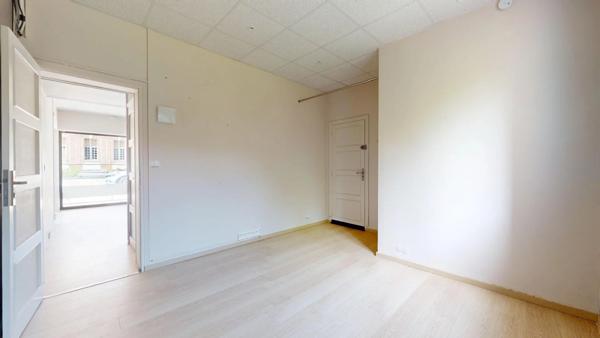 Location                                                      Local commercial
                        
                     2 pièces                      34 m2                     à Chartres