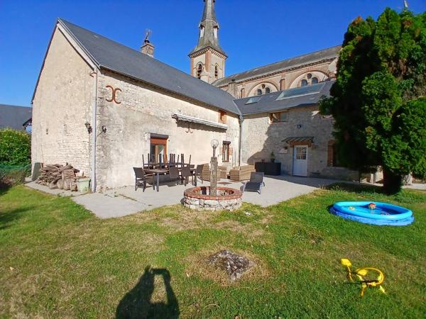 Vente                                                      Maison de village
                        
                     6 pièces                      246 m2                     à Janville-en-Beauce