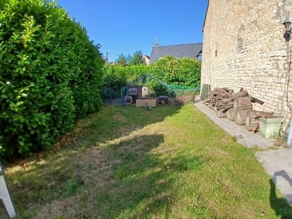 Vente                                                      Maison de village
                        
                     6 pièces                      246 m2                     à Janville-en-Beauce