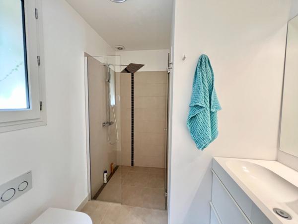 Charmante villa rénovée de 97 m² avec aperçu mer