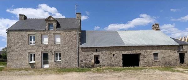 Guégon (56120) Maison 4 pièces en pierre avec dépendance.