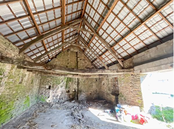 Guégon (56120) Maison 4 pièces en pierre avec dépendance.