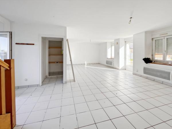 Guégon (56120) Maison 4 pièces en pierre avec dépendance.