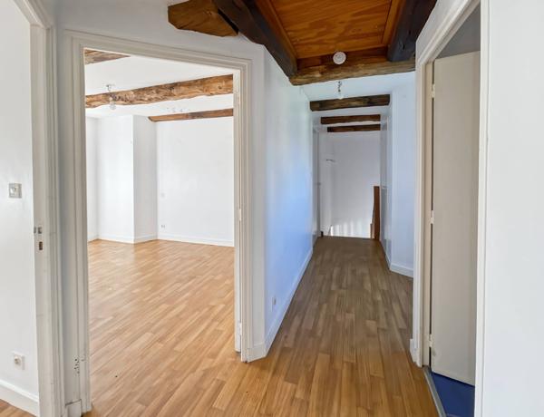 Guégon (56120) Maison 4 pièces en pierre avec dépendance.