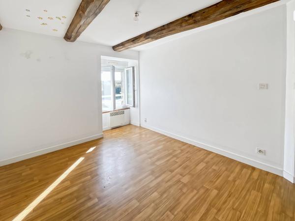 Guégon (56120) Maison 4 pièces en pierre avec dépendance.