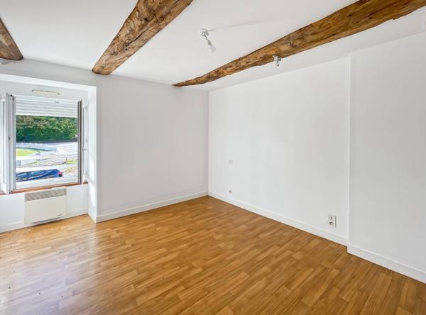 Guégon (56120) Maison 4 pièces en pierre avec dépendance.