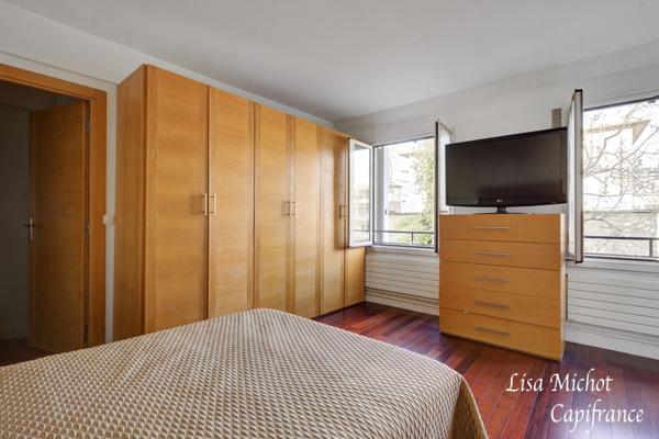 Neuilly-sur-Seine, Appartement 5 pièces en très bon état au sein d'une résidence de standing et ravalée