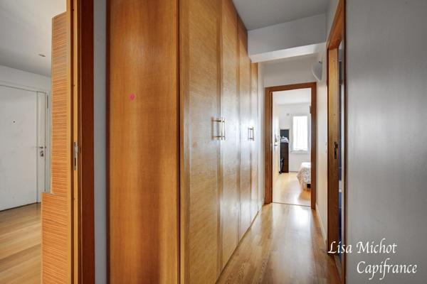 Neuilly-sur-Seine, Appartement 5 pièces en très bon état au sein d'une résidence de standing et ravalée