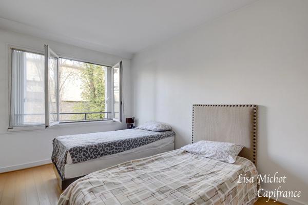 Neuilly-sur-Seine, Appartement 5 pièces en très bon état au sein d'une résidence de standing et ravalée