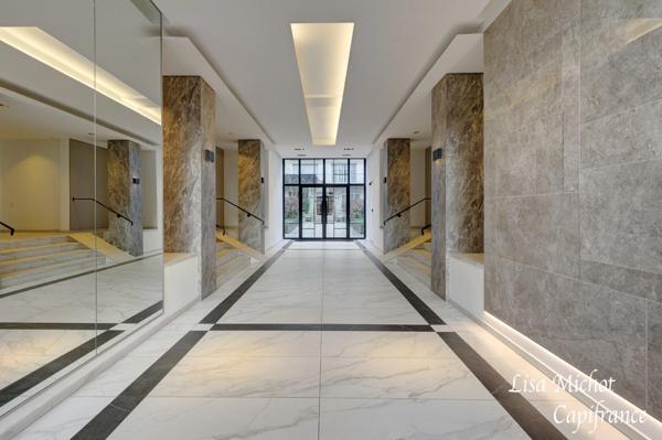 Neuilly-sur-Seine, Appartement 5 pièces en très bon état au sein d'une résidence de standing et ravalée