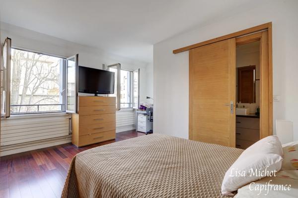 Neuilly-sur-Seine, Appartement 5 pièces en très bon état au sein d'une résidence de standing et ravalée