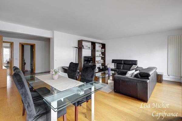 Neuilly-sur-Seine, Appartement 5 pièces en très bon état au sein d'une résidence de standing et ravalée