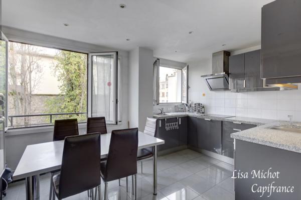 Neuilly-sur-Seine, Appartement 5 pièces en très bon état au sein d'une résidence de standing et ravalée