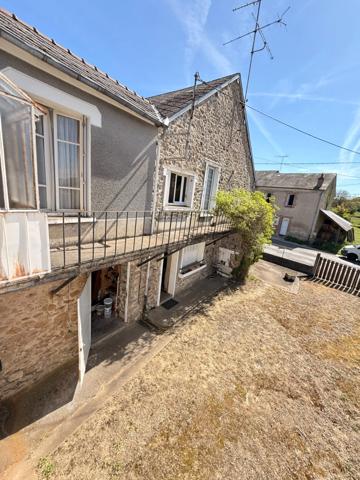EN EXCLUSIVITE ! Maison en pierre de 136m², 2 garages sur terrain de 950m² 77 000 €