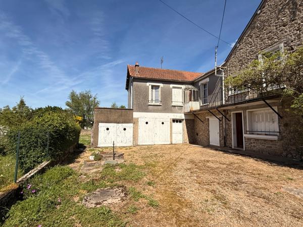 EN EXCLUSIVITE ! Maison en pierre de 136m², 2 garages sur terrain de 950m² 77 000 €