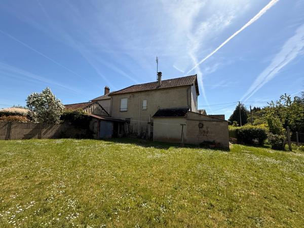 EN EXCLUSIVITE ! Maison en pierre de 136m², 2 garages sur terrain de 950m² 77 000 €