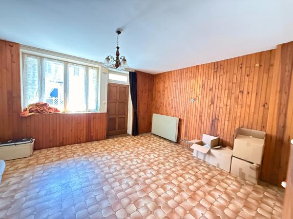 EN EXCLUSIVITE ! Maison en pierre de 136m², 2 garages sur terrain de 950m² 77 000 €
