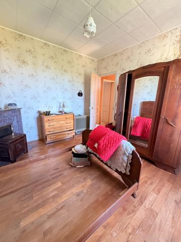 EN EXCLUSIVITE ! Maison en pierre de 136m², 2 garages sur terrain de 950m² 77 000 €