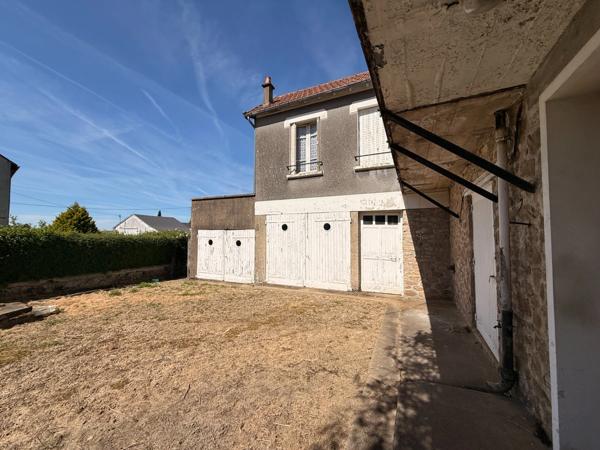 EN EXCLUSIVITE ! Maison en pierre de 136m², 2 garages sur terrain de 950m² 77 000 €