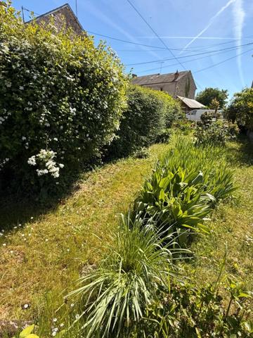 EN EXCLUSIVITE ! Maison en pierre de 136m², 2 garages sur terrain de 950m² 77 000 €