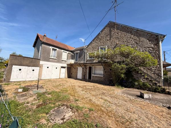 EN EXCLUSIVITE ! Maison en pierre de 136m², 2 garages sur terrain de 950m² 77 000 €