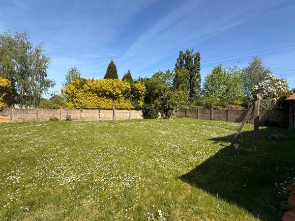 EN EXCLUSIVITE ! Maison en pierre de 136m², 2 garages sur terrain de 950m² 77 000 €