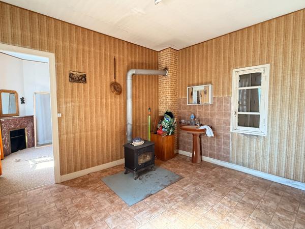 EN EXCLUSIVITE ! Maison en pierre de 136m², 2 garages sur terrain de 950m² 77 000 €