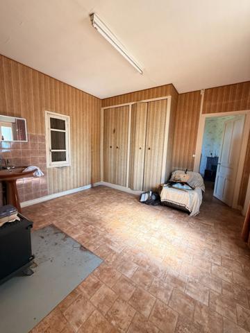 EN EXCLUSIVITE ! Maison en pierre de 136m², 2 garages sur terrain de 950m² 77 000 €