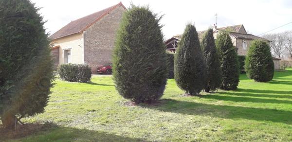 MAISON DE CARACTERE - 11 pièces - 223m² - MONTMORILLON - 86500