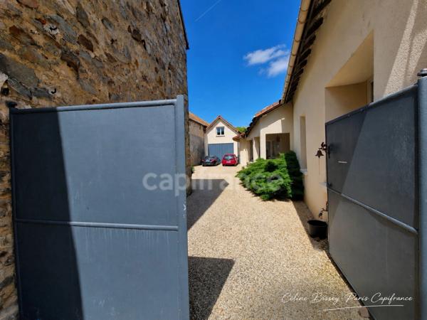 Maison à vendre 6 pièces 140 M2 VILLENEUVE LA GUYARD (89), BEAU VOLUME, cour et jardin 1200M2