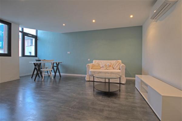 A LOUER - AGEN HYPER-CENTRE - Appartement meublé de 3 pièces avec une chambre et un bureau