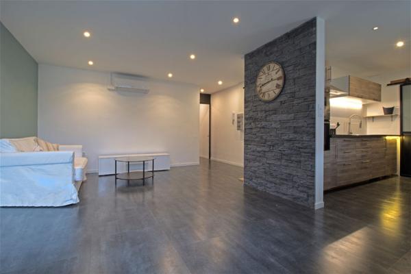 A LOUER - AGEN HYPER-CENTRE - Appartement meublé de 3 pièces avec une chambre et un bureau