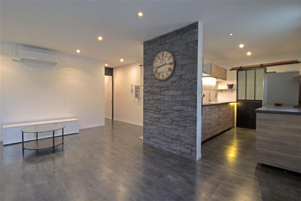 A LOUER - AGEN HYPER-CENTRE - Appartement meublé de 3 pièces avec une chambre et un bureau