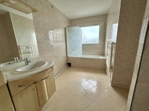 Appartement Poissy 3 pièces 71 m2 €239 000 ** - Référence 9022