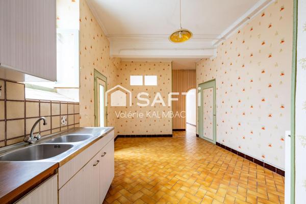 Maison de ville à rénover 3 chambres, cour, garage