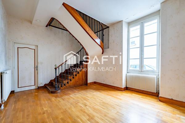 Maison de ville à rénover 3 chambres, cour, garage