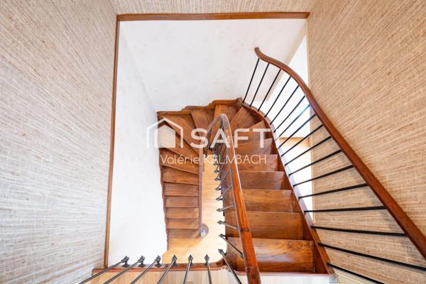 Maison de ville à rénover 3 chambres, cour, garage