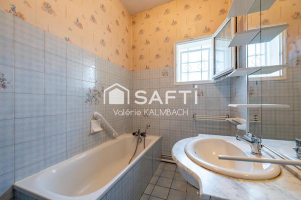 Maison de ville à rénover 3 chambres, cour, garage