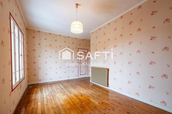 Maison de ville à rénover 3 chambres, cour, garage